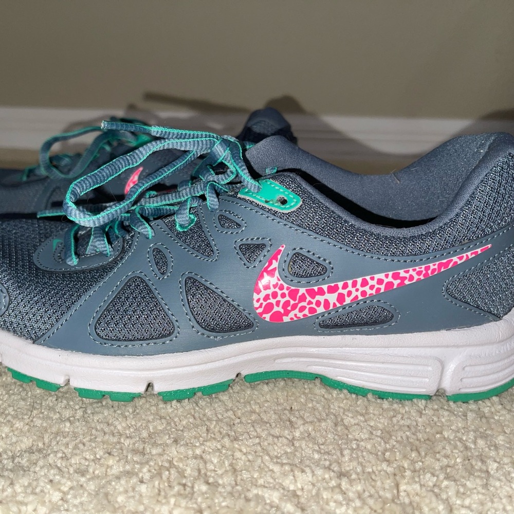 Nike Women's Gray Turquoise Sneakers with Pink Swoosh